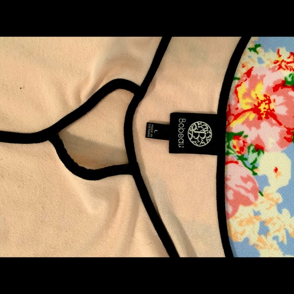 Light pink blouse with black trim - Picture 3 of 3